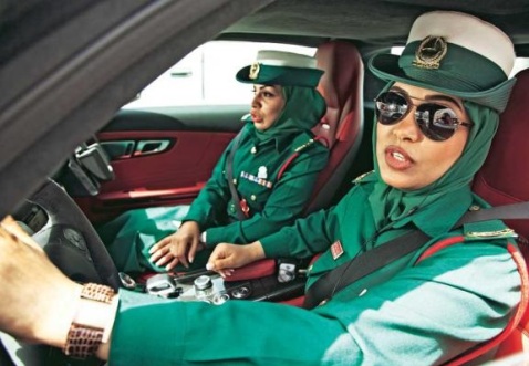 رانندگی زنان پلیس با اتومبیل های روز دنیا