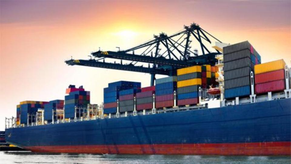 صادرات مازندران رو به افزایش است/بارگیری نخستین کشتی رو-رو در بندر امیرآباد