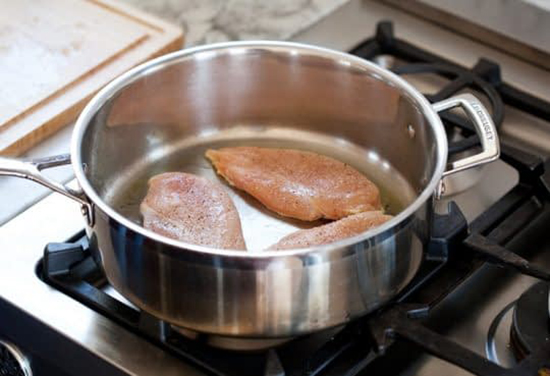 طرز پخت سینه مرغ رژیمی؛ سریع و ساده