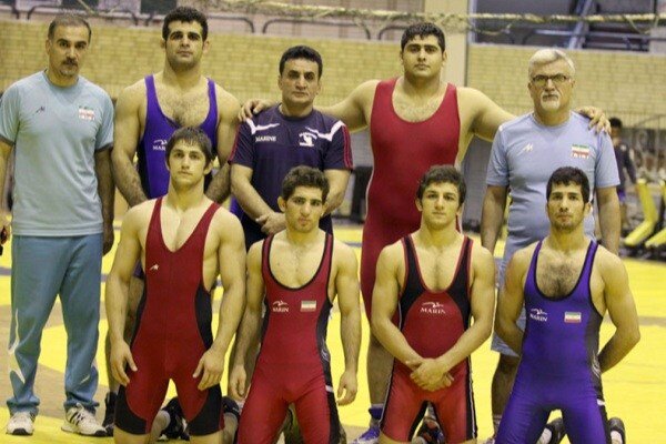 «بنا»ی کشتی فرنگی فرو میریزد؟