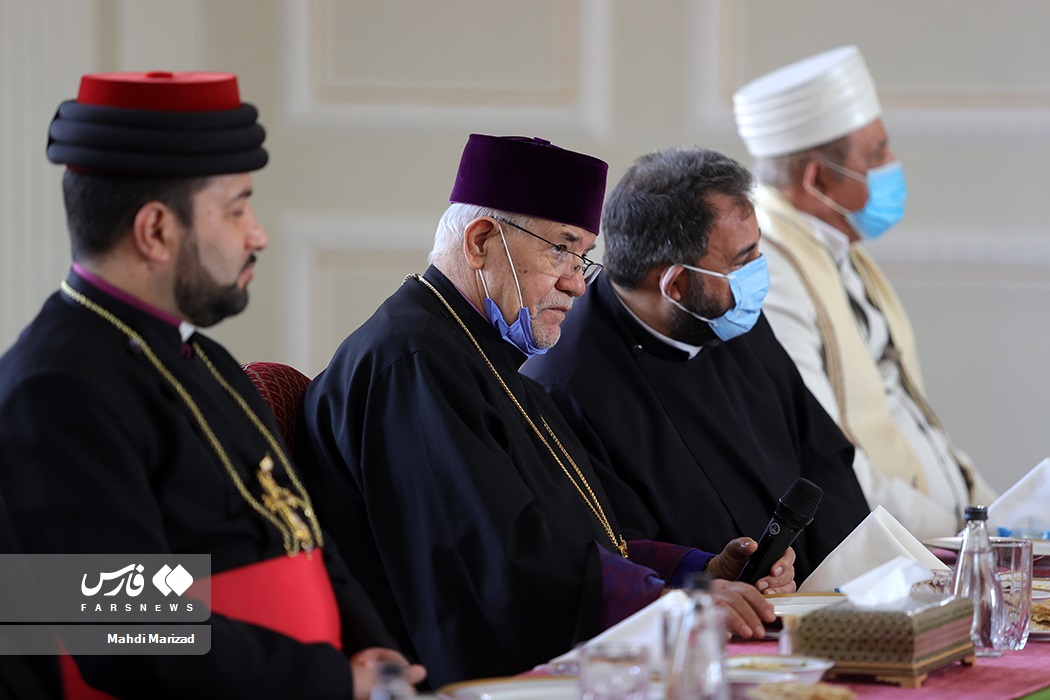 اسقف اعظم سیبوه سرکیسـیان خلیفــه ارامنــه تهــران در دیدار نمایندگان اقلیت‌های دینی با وزیر امور خارجه
