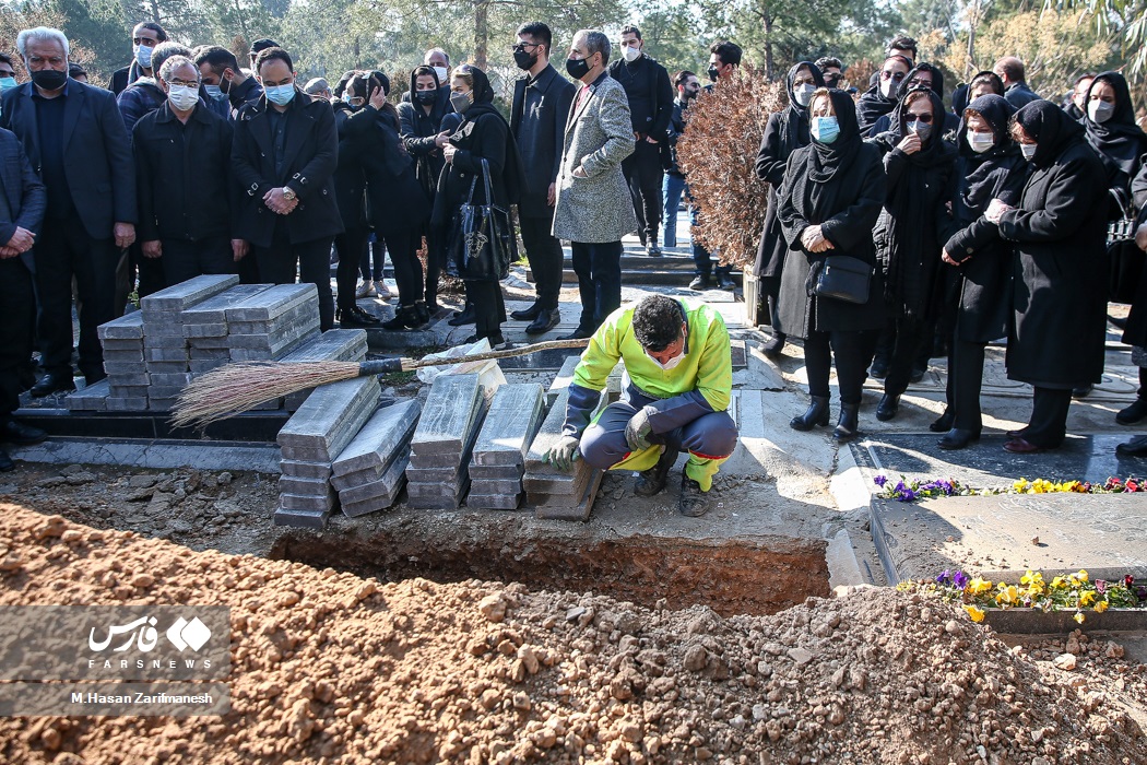 مراسم تدفین پیکر حمید لبخنده در بهشت زهرا تهران