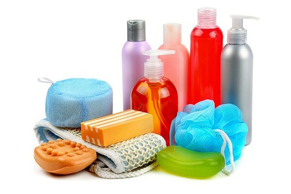 ۸ اشتباه رایجی که هنگام شستن موها مرتکب میشویم