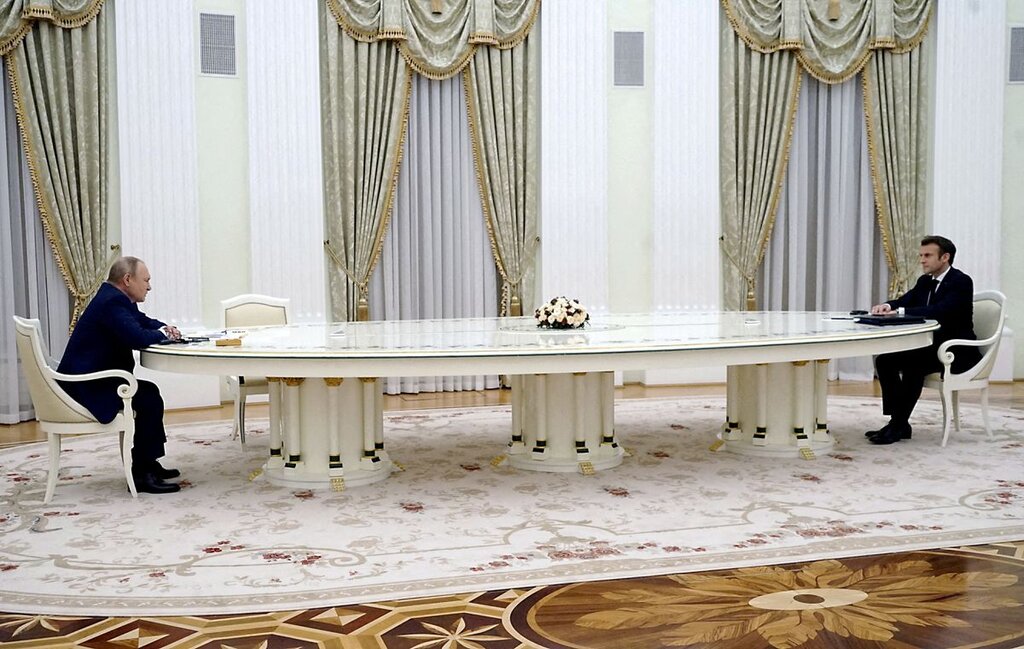 عکس | راز میز جنجالی آقای رئیس جمهور | میز طلای ۳ میلیارد تومانی از کجا آمده است؟