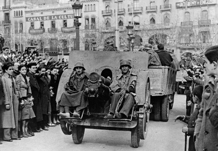 تصاویر | ۸۳ سال از سقوط بارسلونا گذشت