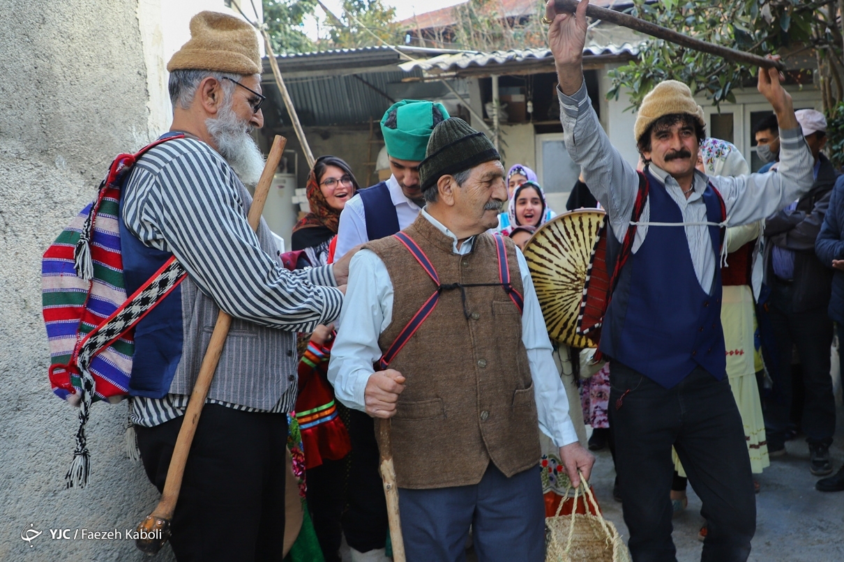 تصاویر: آیین نوروزخوانی در روستا