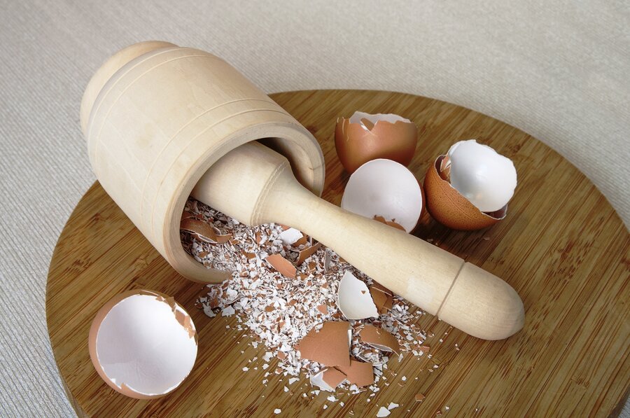 فواید شگفتانگیز پوست تخم مرغ برای مو و دندانها