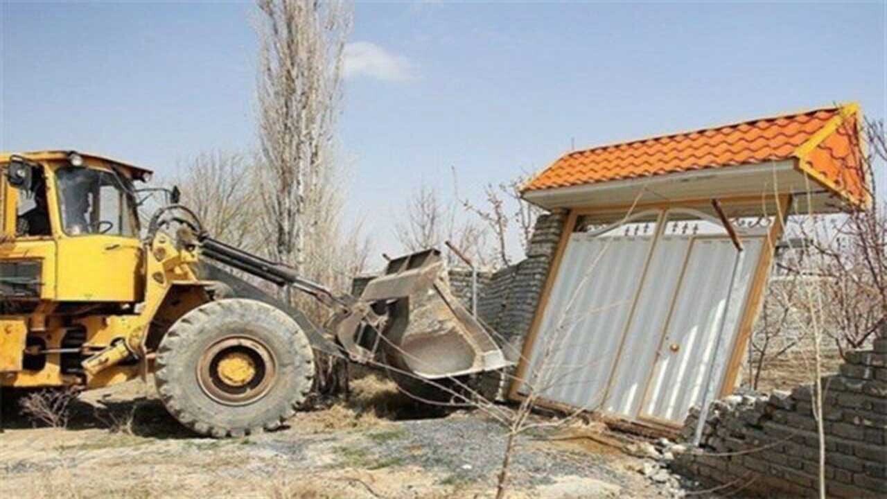 داستان زمین خواری های چند میلیاردی در آخر خط/ تخریب ویلاهای مفسدان مقابل چشم مردم داستان زمین خواری های چند میلیاردی در آخر خط/ تخریب ویلاهای مفسدان مقابل چشم مردم