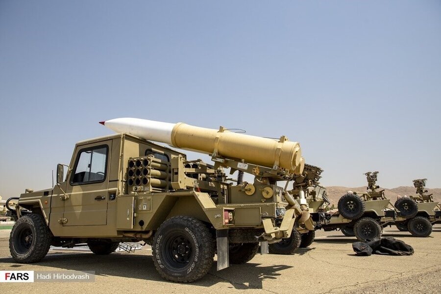 تصاویر |  تحویل انبوه تجهیزات جدید نظامی به نیروی زمینی سپاه |  از موشک‌های الماس تا  تیربار سه‌لوله چرخان