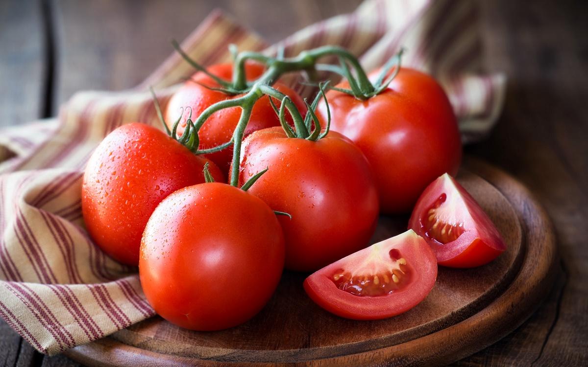 گوجه فرنگی، بهترین انتخاب برای رفع تشنگی در طول روز