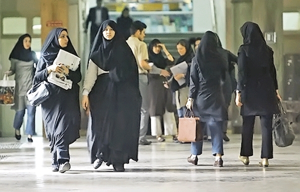 احتمال برگزاری حضوری کلاس ها از اواسط ترم آتی دانشگاههای ایرانی اندرخم یک کوچه برای بازگشایی حضوری/ چرا آموزشهای حضوری محقق نمیشوند؟