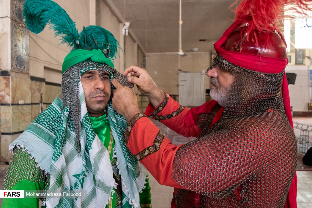 آماده شدن تعزیه خوان ها قبل از شروع مراسم نمادین رویدادهای آئینی ثبت شده فارس در فهرست آثار ملی