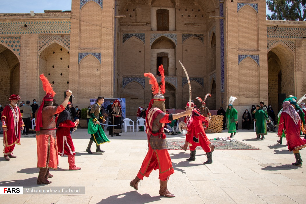 اجرای نمادین مراسم  تعزیه حضرت احمدبن موسی شاهچراغ (ع) در مسجد تاریخی  جامع عتیق شیراز