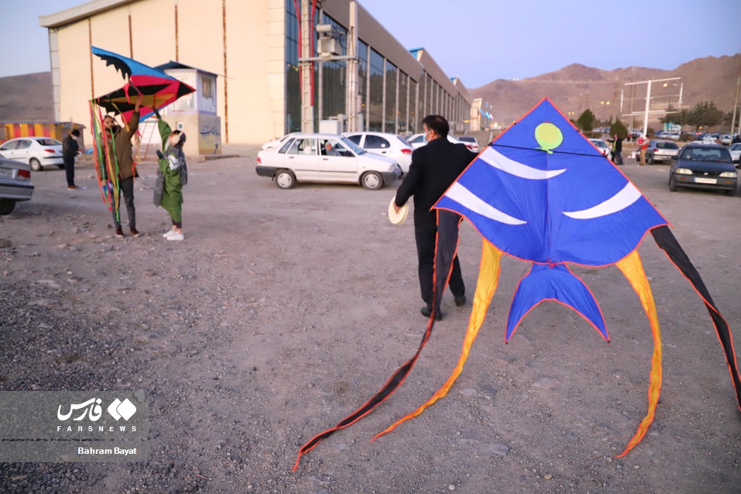جشنواره پرواز بادبادک ها با حضور پرشور مردم و کودکان در منطقه گاوازنگ زنجان برگزار شد.