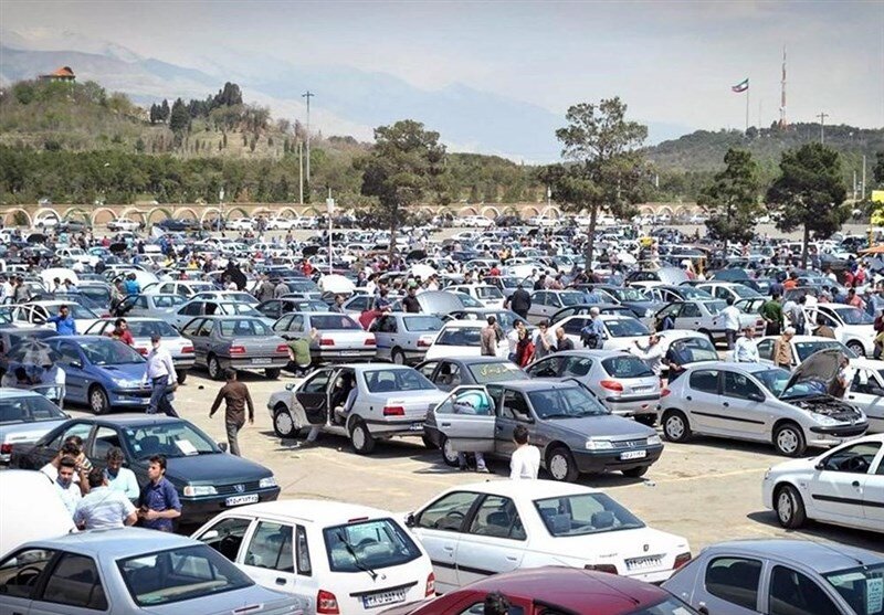 انتقاد نماینده مجلس درباره شیوه فروش خودرو/ مردم گرفتار شده‌اند