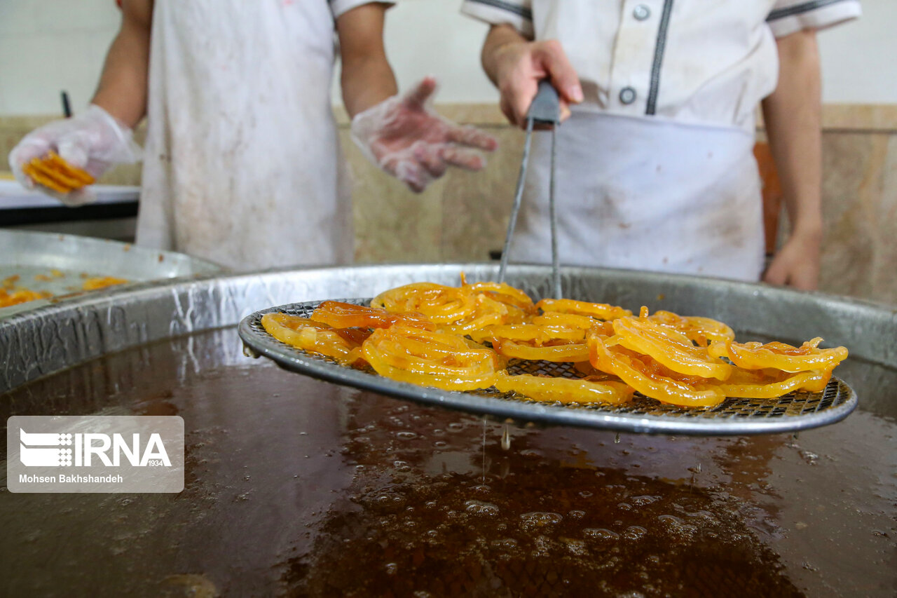 تصاویر: زولبیا و بامیه؛ شیرینی مخصوص رمضان