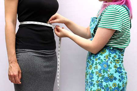 چگونه هنگام خرید لباس سایز مناسب را بدست آوریم؟ چگونه هنگام خرید لباس سایز مناسب را بدست آوریم؟
