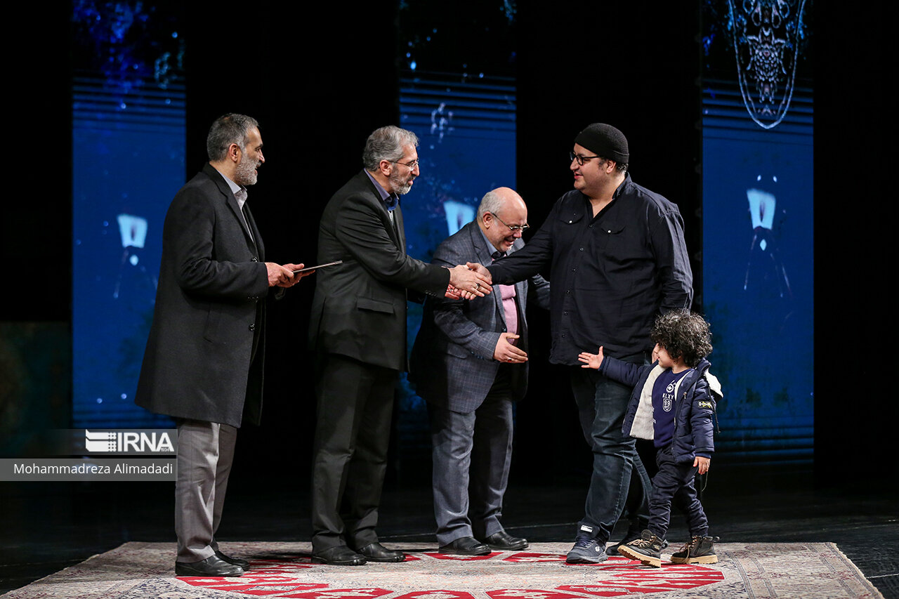 افتخارآفرینی تئاتریهای مازندران در جشنواره فجر ۴۱ با نمایشهای «مطربآقا» و «همه دختران من» / تقدیر وزیر ارشاد از مدیرکل مازندران افتخارآفرینی تئاتریهای مازندران در جشنواره فجر ۴۱ با نمایشهای «مطربآقا» و «همه دختران من» / تقدیر وزیر ارشاد از مدیرکل مازندران