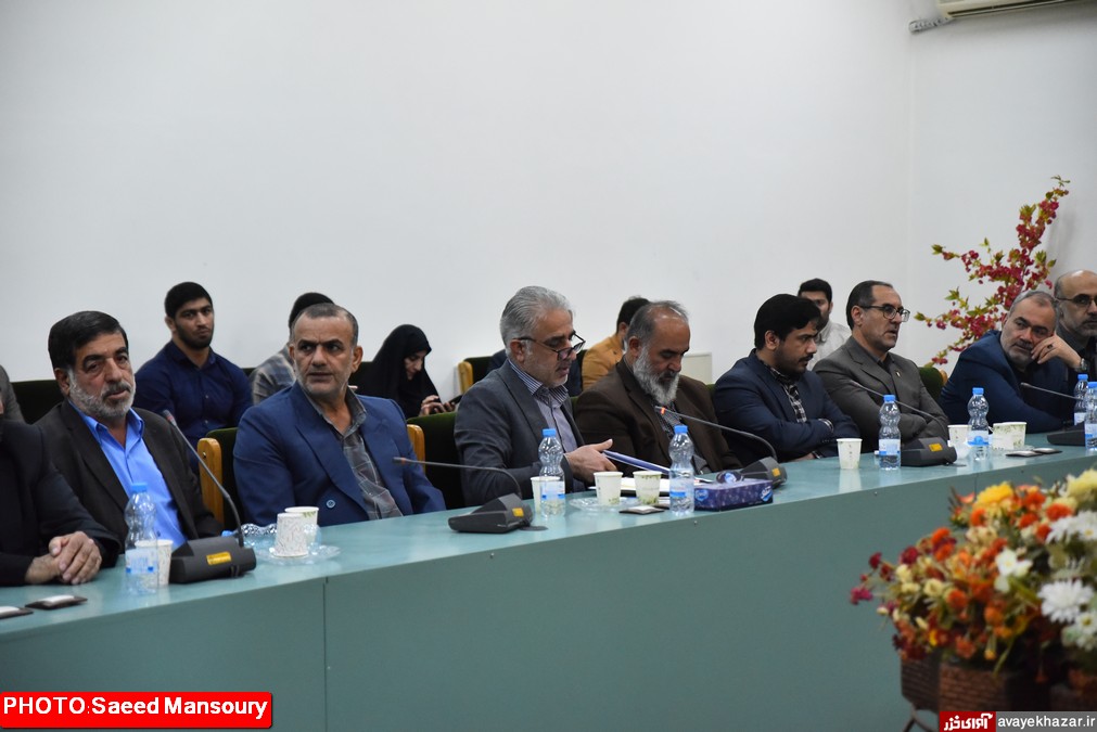 نفس گلوگاه گرفته است/ جمعهی دولت-مردم در گلوگاه نفس گلوگاه گرفته است/ جمعهی دولت-مردم در گلوگاه
