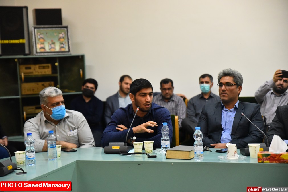 نفس گلوگاه گرفته است/ جمعهی دولت-مردم در گلوگاه نفس گلوگاه گرفته است/ جمعهی دولت-مردم در گلوگاه