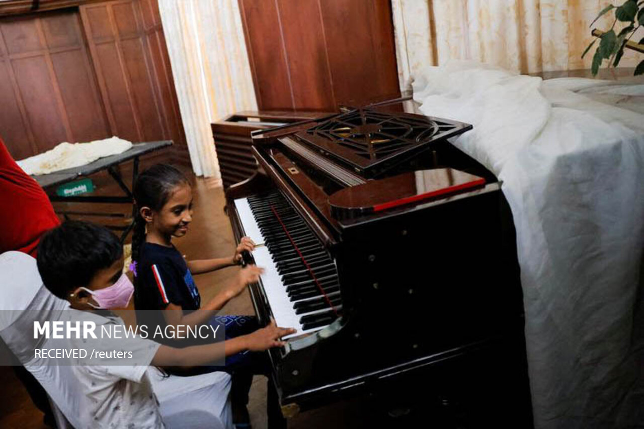 تصاویر: اشغال اقامتگاه رئیس جمهور و نخست وزیر سریلانکا توسط متعرضان