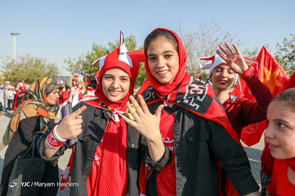 تصاویر: حضور بانوان هوادار پرسپولیس در ورزشگاه آزادی