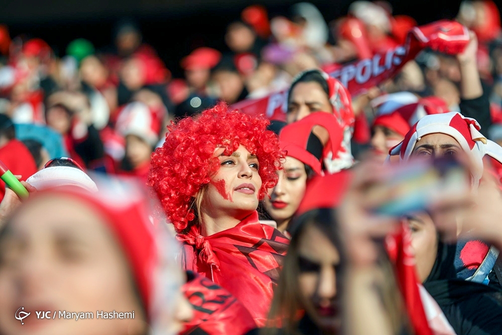 تصاویر: حضور بانوان هوادار پرسپولیس در ورزشگاه آزادی