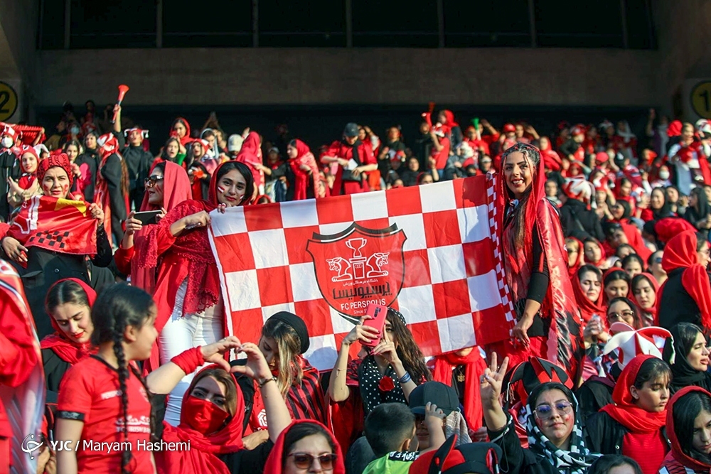 تصاویر: حضور بانوان هوادار پرسپولیس در ورزشگاه آزادی