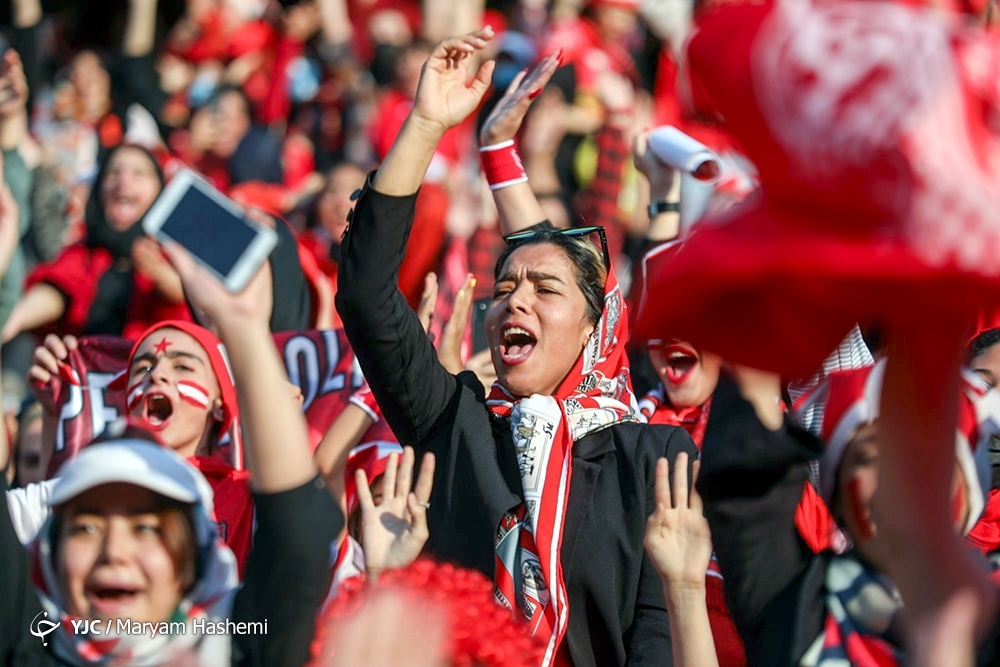 تصاویر: حضور بانوان هوادار پرسپولیس در ورزشگاه آزادی