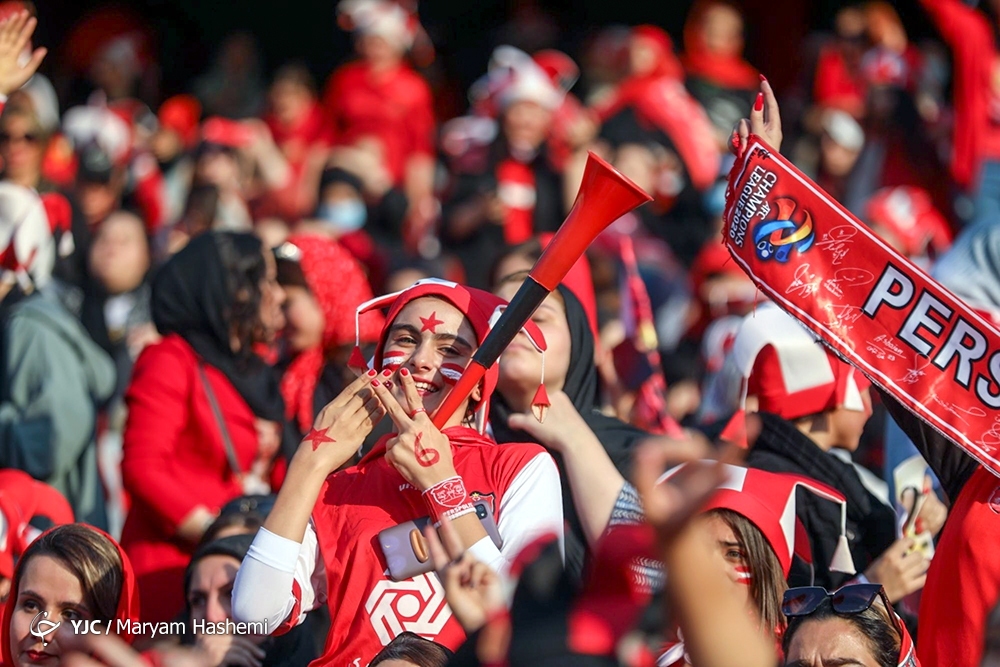 تصاویر: حضور بانوان هوادار پرسپولیس در ورزشگاه آزادی