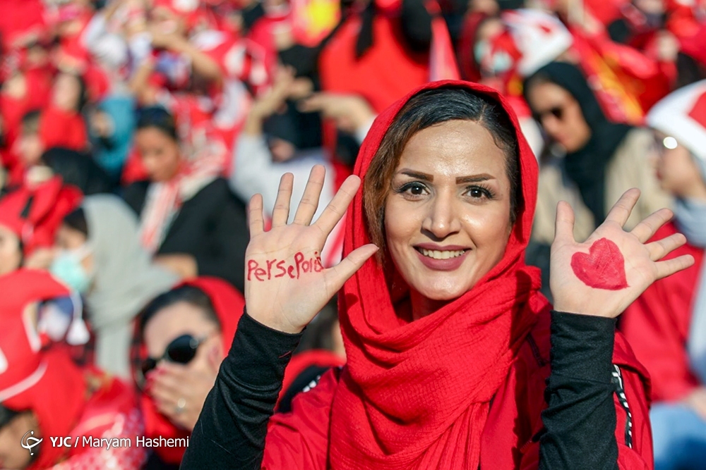 تصاویر: حضور بانوان هوادار پرسپولیس در ورزشگاه آزادی