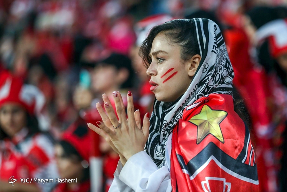 تصاویر: حضور بانوان هوادار پرسپولیس در ورزشگاه آزادی