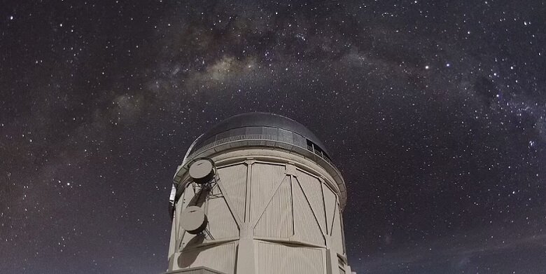تلسکوپ ویکتور ام بلانکو در شیلی که پایه دوربین دکام روی آن قرار گرفته
