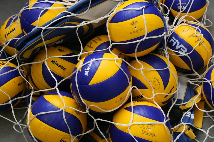 3 راهنمای خرید کاربردی برای تور و توپ والیبال - فروشگاه کالای ورزشی پیست