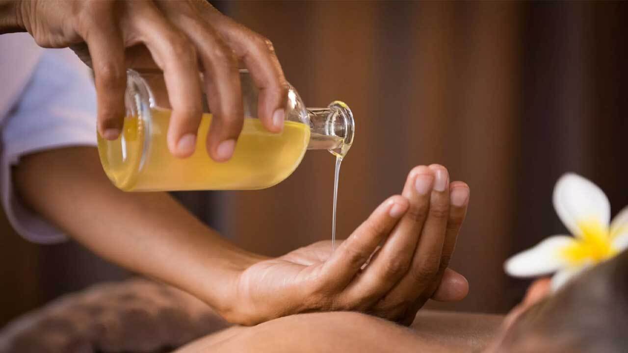 برای ماساژ صورت چه روغنی بزنم؟ برای ماساژ صورت چه روغنی بزنم؟