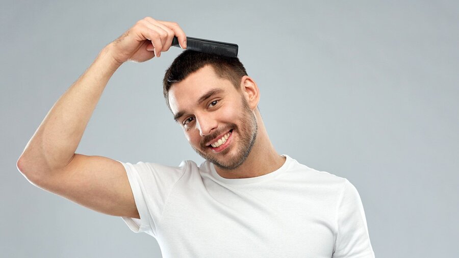عوامل اصلی ریزش مو در مردان | روش های درمان برای ریزش مو را بشناسید | برای جلوگیری از ریزش مو چه بخوریم؟