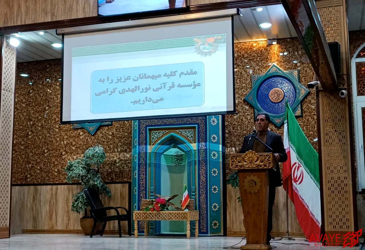 کار نمایندهی مجلس وضع قوانین به نفع مردم است کار نمایندهی مجلس وضع قوانین به نفع مردم است