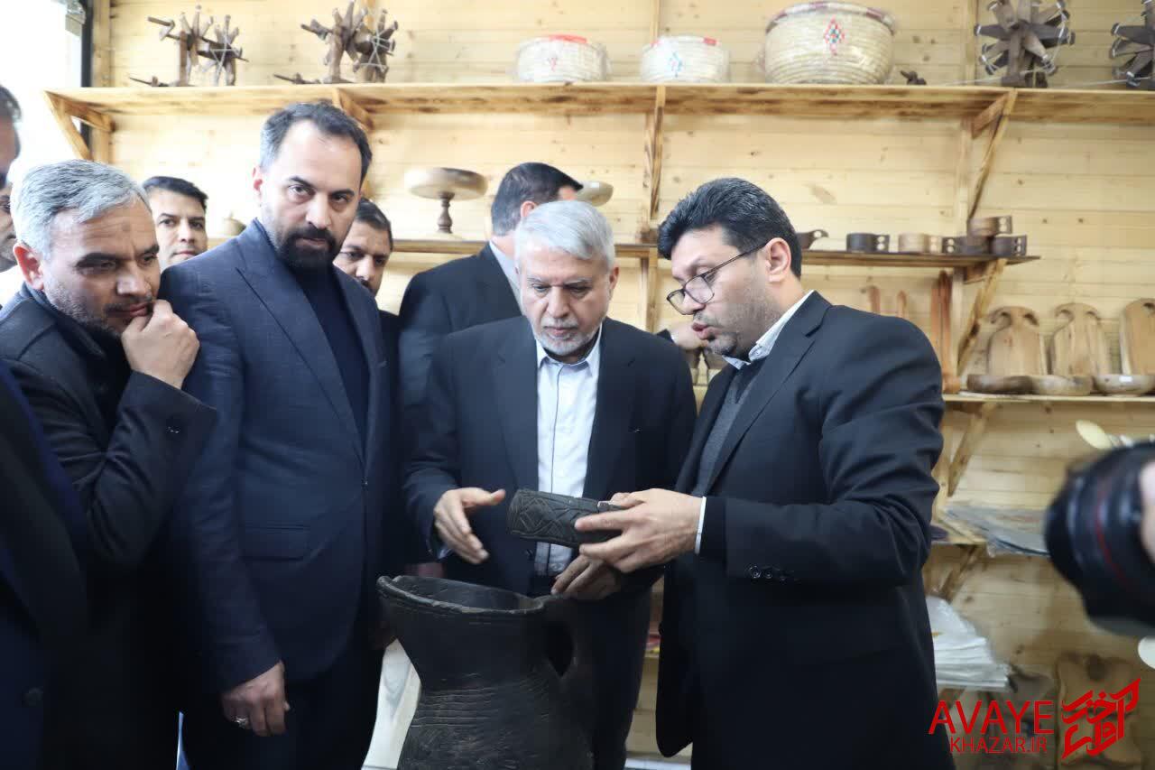 از خانه آقاجاننسب تا باغ عباسآباد؛ تاریخ مرمت میشود یا الحاق؟! از خانه آقاجاننسب تا باغ عباسآباد؛ تاریخ مرمت میشود یا الحاق؟!