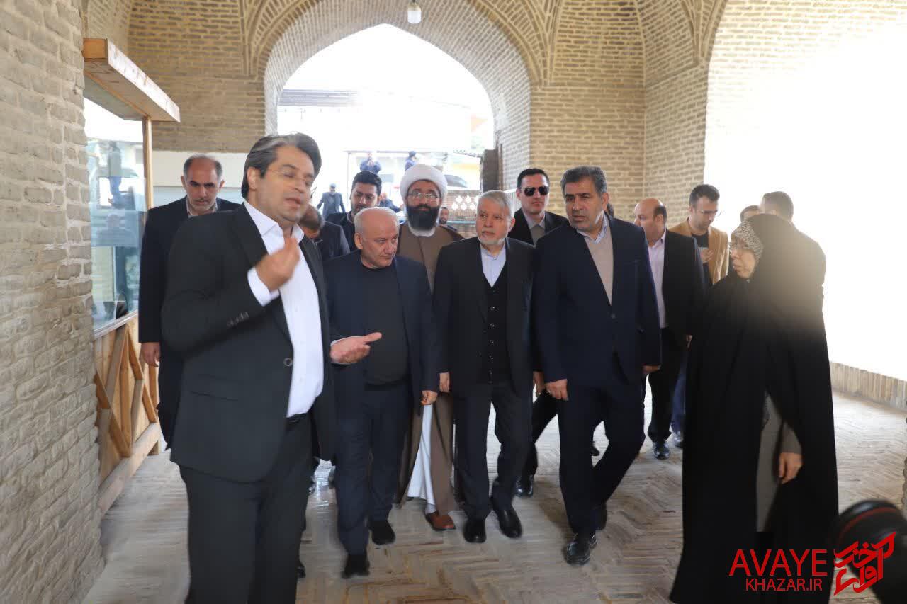 از خانه آقاجاننسب تا باغ عباسآباد؛ تاریخ مرمت میشود یا الحاق؟! از خانه آقاجاننسب تا باغ عباسآباد؛ تاریخ مرمت میشود یا الحاق؟!