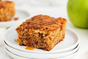 طرز تهیه کیک سیب رنده شده و دارچین خوشمزه با و بدون فر