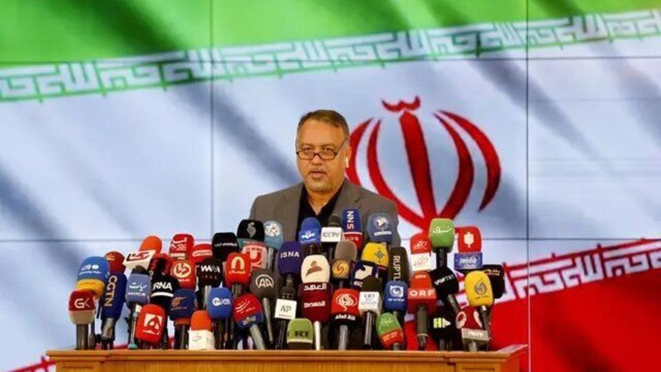 سخنگوی ستاد انتخابات کشور اعلام کرد			حضور ۲۴ نفر در ستاد انتخابات / ثبت‌نام قطعی ۴ نفر در روز دوم