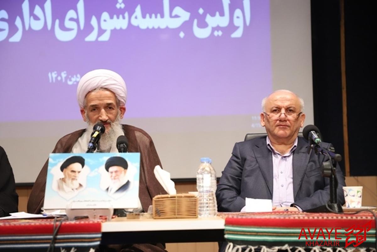 فاصله طرحها از کاغذ تا زمین بسیار است فاصله طرحها از کاغذ تا زمین بسیار است
