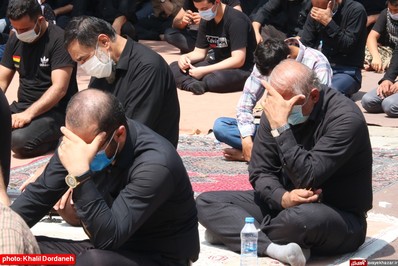 اقامه نماز ظهر عاشورا در آستانه مبارکه امامزاده عباس ساری