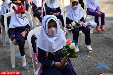 جشن شكوفه ها در مدرسه شاهد دخترانه ی نکا برگزار شد