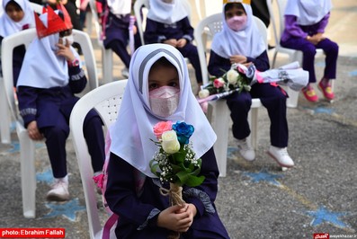 جشن شكوفه ها در مدرسه شاهد دخترانه ی نکا برگزار شد