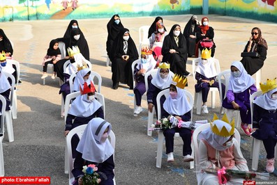 جشن شكوفه ها در مدرسه شاهد دخترانه ی نکا برگزار شد