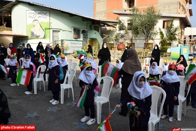 جشن شكوفه ها در مدرسه شاهد دخترانه ی نکا برگزار شد