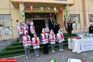 جشن شكوفه ها در مدرسه شاهد دخترانه ی نکا برگزار شد