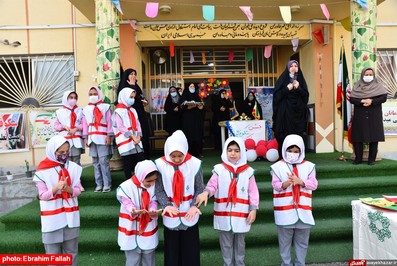 جشن شكوفه ها در مدرسه شاهد دخترانه ی نکا برگزار شد