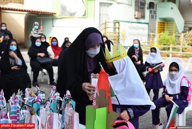 جشن شكوفه ها در مدرسه شاهد دخترانه ی نکا برگزار شد